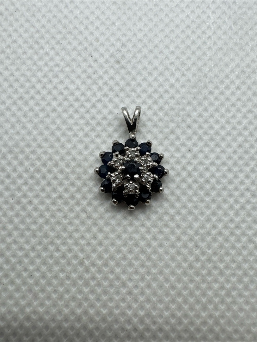 14K WHITE GOLD BLUE SAPPHIRE & DIAMOND CLUSTER FLOWER SNOWFLAKE PENDANT ~ 1.8g
